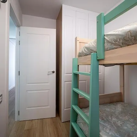 Apartment At155, 10 Min Walk To The *