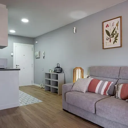 Apartment At155, 10 Min Walk To The Creixell