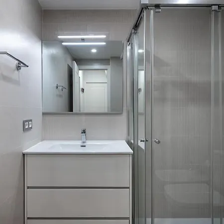 Apartment At155, 10 Min Walk To The *